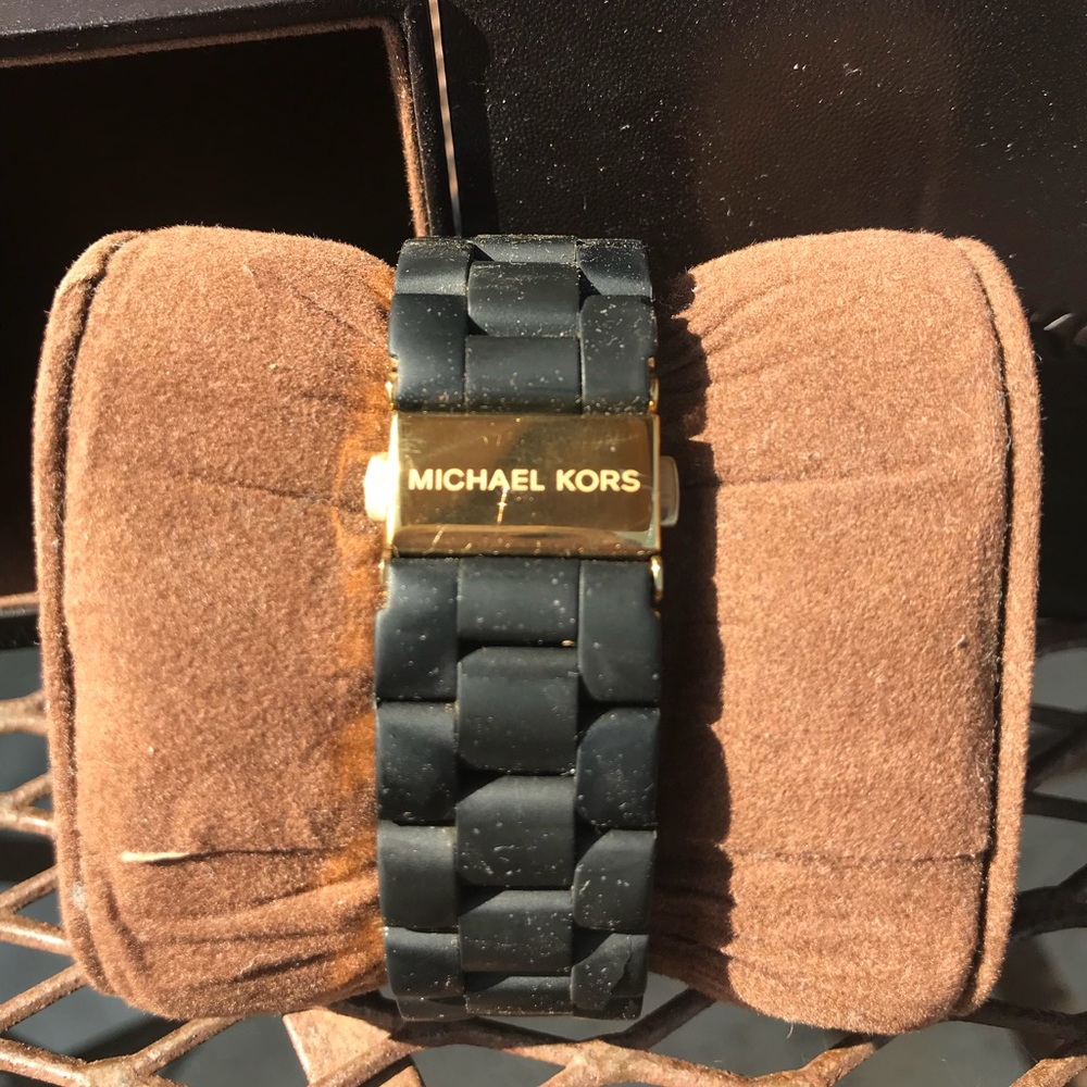 Michael Kors MK5191 Women’s Black and gold watch - Picture 3 of 5